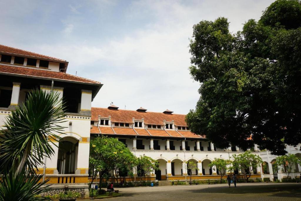 Ostello Reddoorz Syariah Near Lapangan Pancasila Simpang Lima Semarang Esterno foto