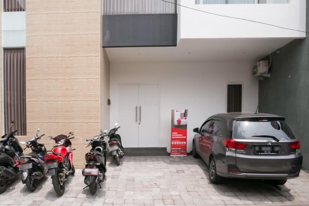 Ostello Reddoorz Syariah Near Lapangan Pancasila Simpang Lima Semarang Esterno foto
