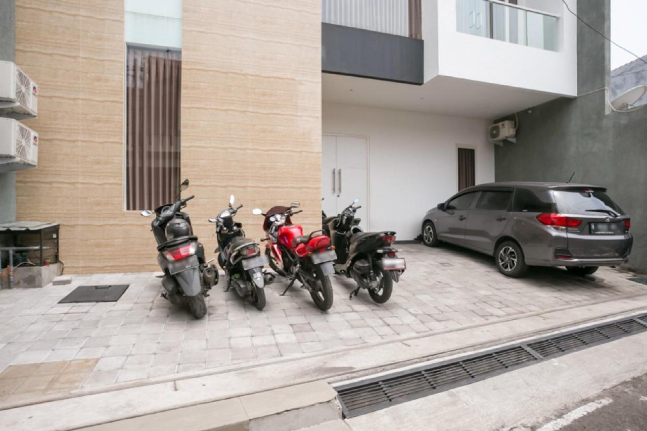 Ostello Reddoorz Syariah Near Lapangan Pancasila Simpang Lima Semarang Esterno foto